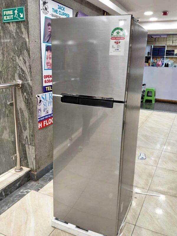 Samsung 253litres doubledoor fridge (RT31K3082S8